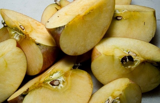 Яблучний оцет для обличчя | Маски з яблучним оцтом