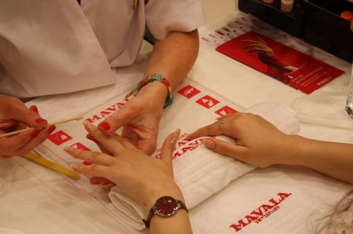 Як зміцнити нігті після нарощування: секрети професійного догляду