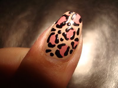 Малюнки дотсом на нігтях (dots)