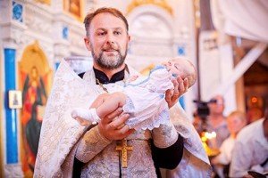 Священики про те, чи можна бути хресною у кількох дітей?