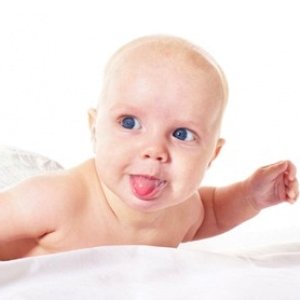 З за чого зявляється жовтий наліт на язиці у дитини? На скільки це тривожний симптом?