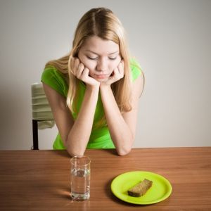 Харчування при запорах у жінок: дієта, меню, спосіб життя, поради