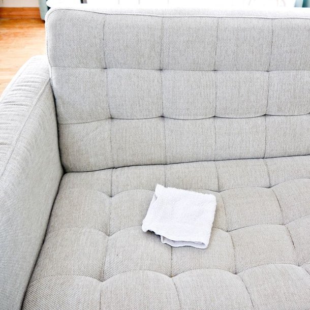 Як почистити диван | Як почистити диван від бруду
