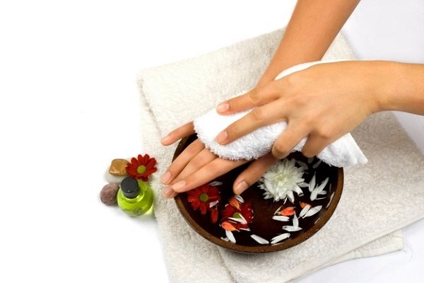 Як зміцнити нігті в домашніх умовах? Наявні ванни і маски для Ваших нігтів