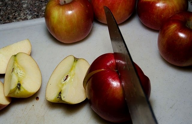 Яблучний оцет для обличчя | Маски з яблучним оцтом