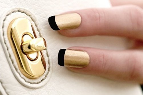 Дизайн нігтів чорний з золотом
