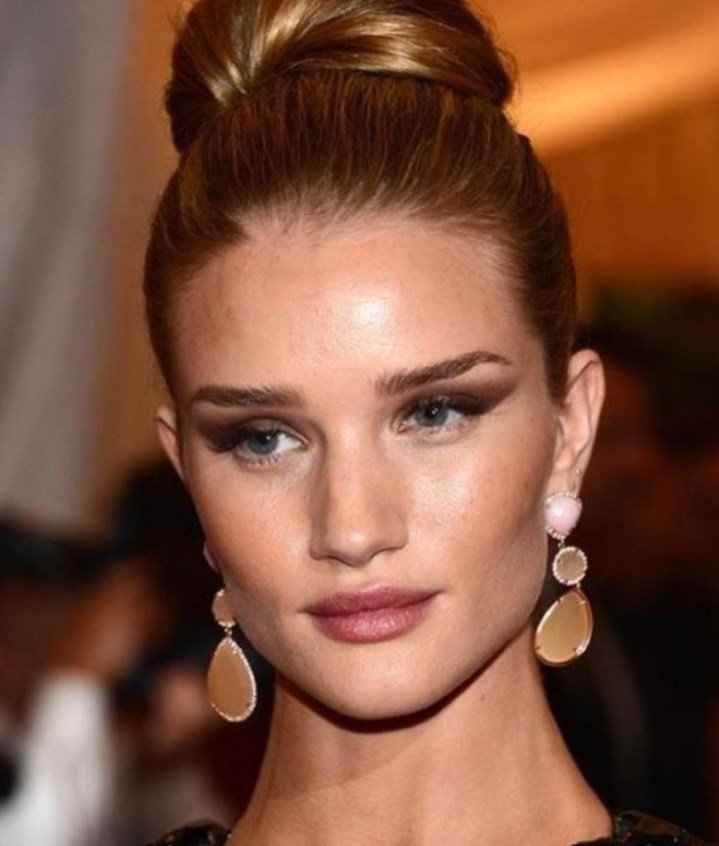 Красиві укладання на коротке волосся