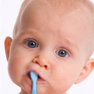 З за чого зявляється жовтий наліт на язиці у дитини? На скільки це тривожний симптом?