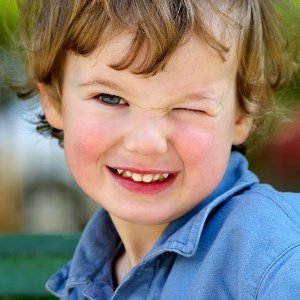 Як правильно лікувати ячмінь на оці у дитини? Надаємо першу допомогу.