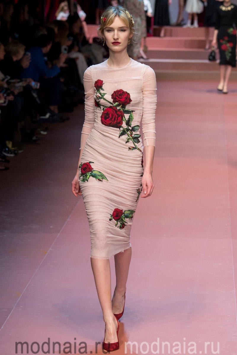 Завжди вихід у світ — це туфлі від Louboutin і плаття Dolce&Gabbana?