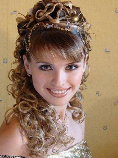 Зачіска на випускний на коротке волосся