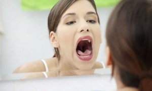 Біль у горлі при ковтанні: види захворювань і методи їх лікування