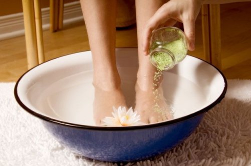 З чим зробити домашні ванни для ніг: варіанти на всі випадки життя!