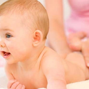 Симптоми і ознаки рахіту у немовлят, розглянемо фото захворювання. Як можна запобігти недуга?