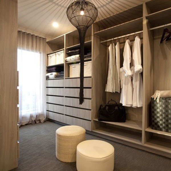 Дизайн гардеробної кімнати маленького розміру