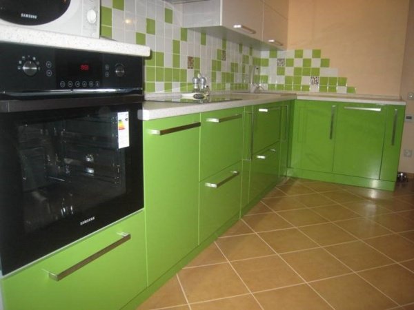 Дизайн кухні салатового кольору