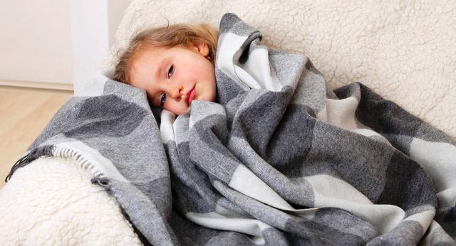 Як швидко збити температуру у дитини народними методами без ліків
