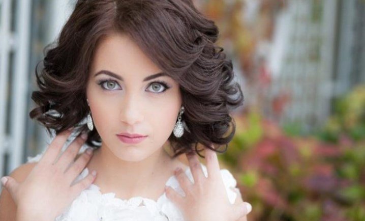 Зачіска нареченої на довге волосся