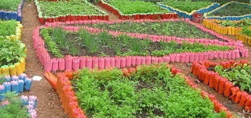 Як зробити паркан з пластикових пляшок