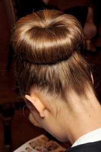 Зачіски з пучками Зачіски з пучками