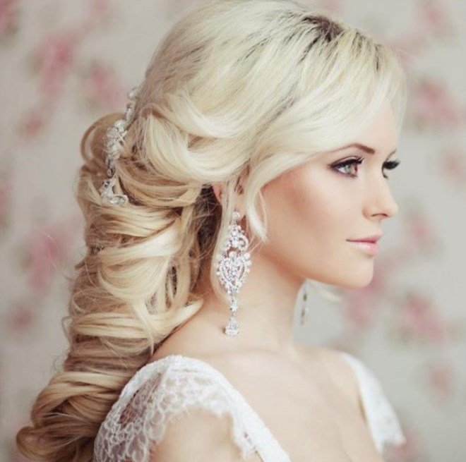 Зачіска нареченої на довге волосся