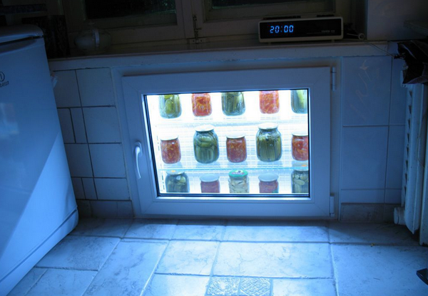 Як утеплити зимовий холодильник під вікном своїми руками