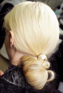 Зачіски з пучками Зачіски з пучками