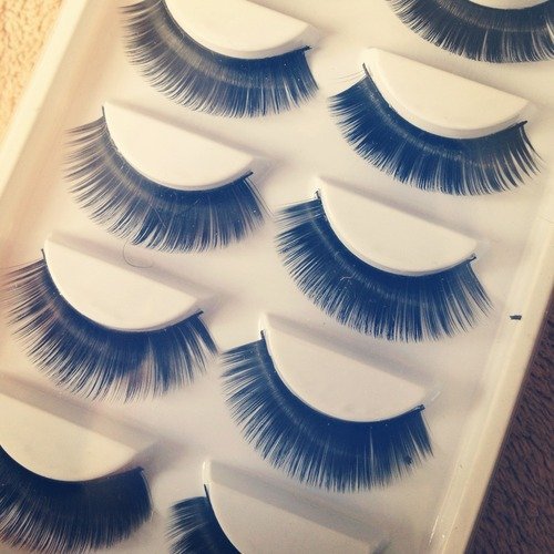 Нарощування вій   види процедури; її плюси і мінуси; відновлення після нарощування