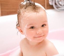 Скоринка на голові у малюка: подскажим як прибрати. Обговорюємо шампунь Мустела для немовлят.