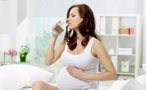 Печія при вагітності: причини і лікування на різних триместрах