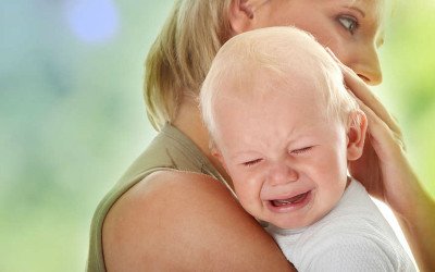 Болить живіт (немовляти, дитини): що робити, як допомогти?