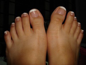Педикюр френч – красиві доглянуті нігті на ногах