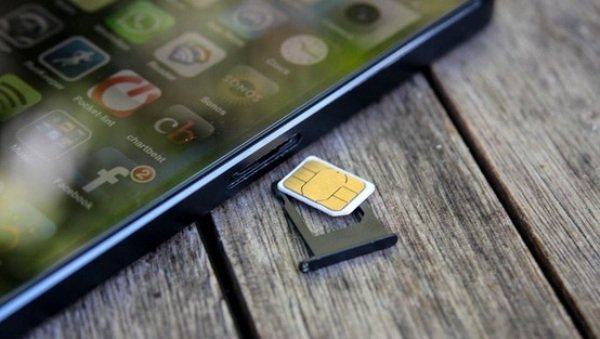 Apple запантетовала програмно відкривається лоток для SIM карти