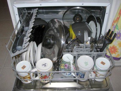 Малогабаритні посудомийні машини: особливості вузьких моделей