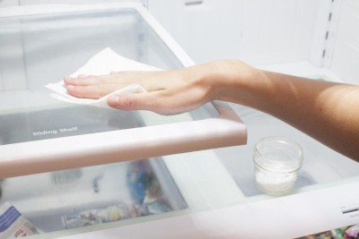 Як прибрати запах з холодильника: причини, інструкція з боротьби, поради
