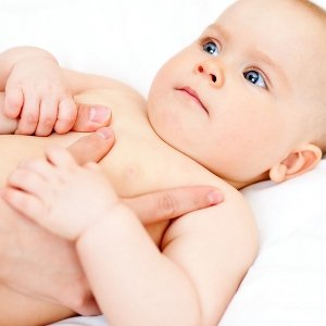Симптоми і ознаки рахіту у немовлят, розглянемо фото захворювання. Як можна запобігти недуга?