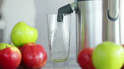 Сік з яблук через соковижималку: варіанти отримання соку