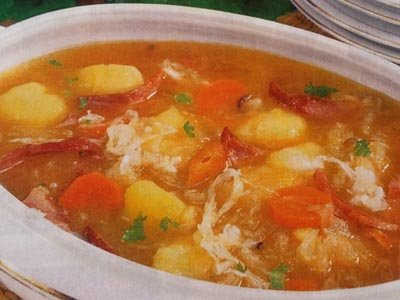 Суп зі свинячими ковбасками