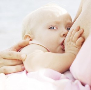 Коротка вуздечка мови у новонародженого   причини виникнення недуги, що зробити?