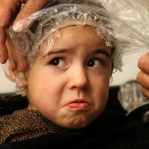 Дізнаємося як вивести вошей у дитини з довгим волоссям. Як провести процедуру в домашніх умовах?
