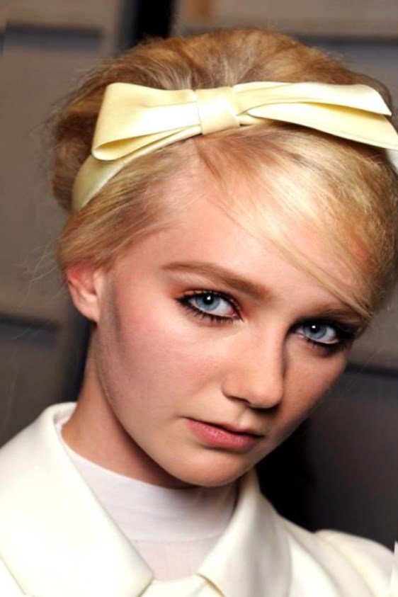 Як красиво заколоти коротке волосся Як красиво заколоти коротке волосся