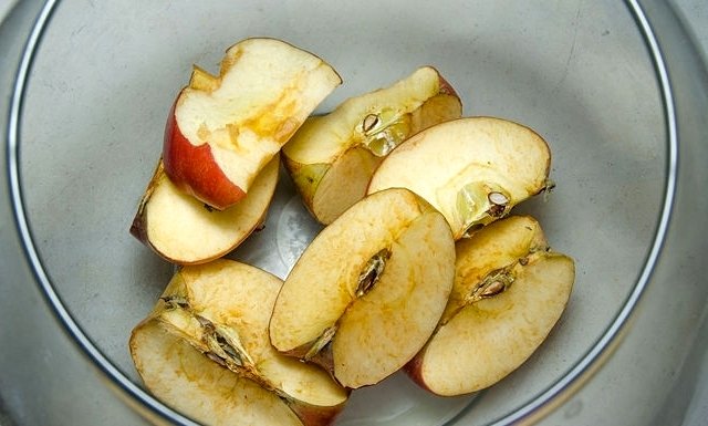 Яблучний оцет для обличчя | Маски з яблучним оцтом