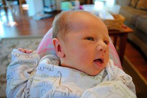 Чому у новонародженого на голові виникає кефалогематома? Як лікувати і чи потрібно втручання?