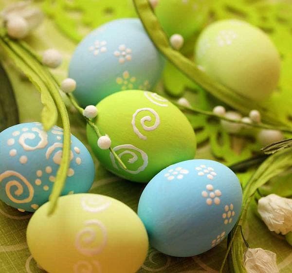 Як пофарбувати яйця на Великдень своїми руками в домашніх умовах?