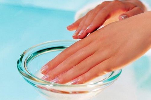 Чим відбілити нігті: рецепти корисних ванночок