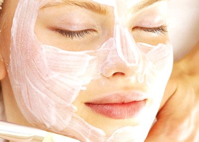 Лущення шкіри на обличчі, тілі: як позбутися, причини, мазі і крему