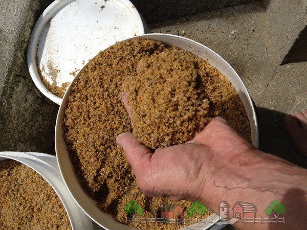 Як зробити корм для курей несучок своїми руками