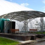 Козирки та навіси над входом з полікарбонату