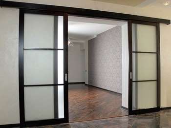 Нижні і верхні напрямні для розсувних дверей