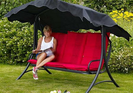 Як своїми руками зробити садові гойдалки?